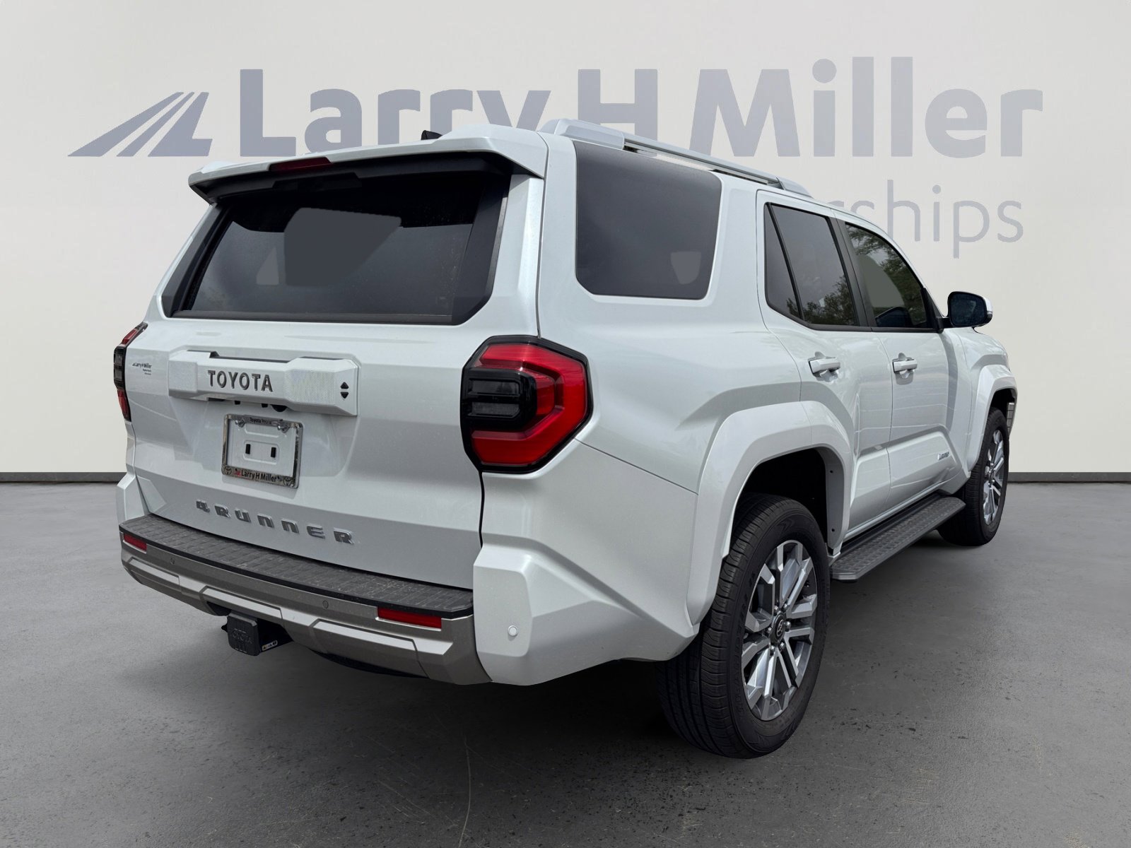 Certified 2025 Toyota 4Runner Limited AWD/4WD image 5