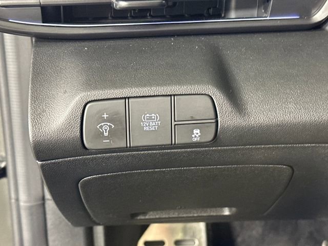 Certified 2025 Hyundai Elantra SEL image 50