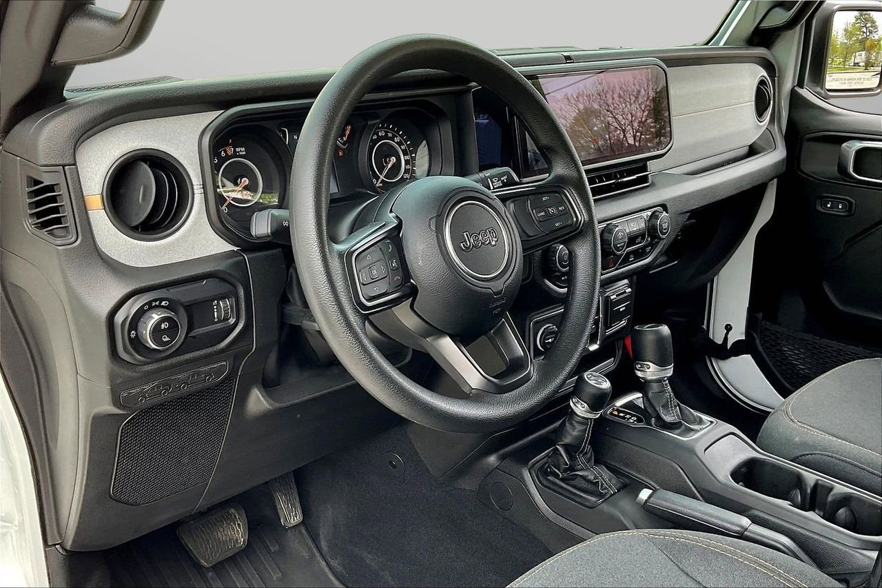 Certified 2025 Jeep Gladiator Sport image 19