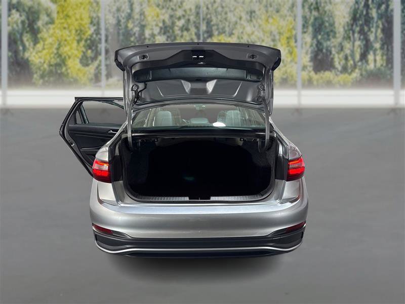 Used 2024 Volkswagen Jetta SE FWD image 12
