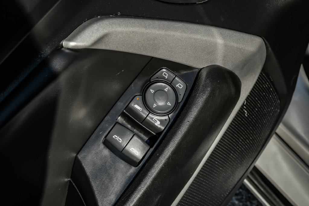 Used 2019 Chevrolet Camaro LT RWD image 31