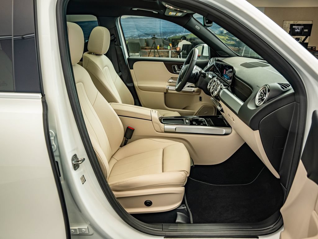 Certified 2026 Mercedes-Benz GLB 250 4MATIC image 37