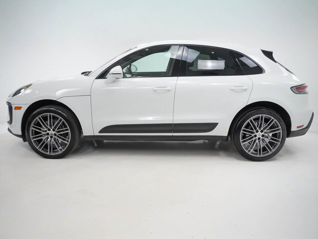 Certified 2025 Porsche Macan video 2