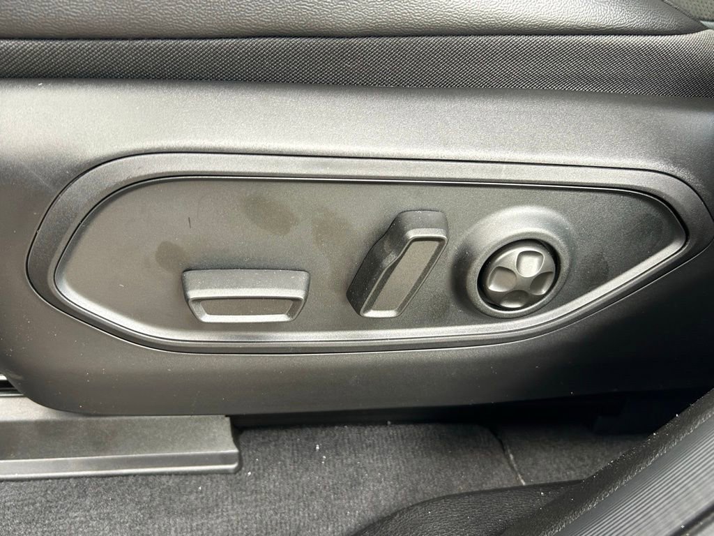 New 2025 Jeep Grand Cherokee Altitude image 16