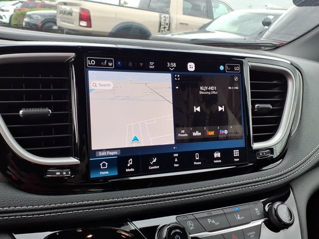 New 2027 Chrysler Pacifica Limited AWD/4WD image 8