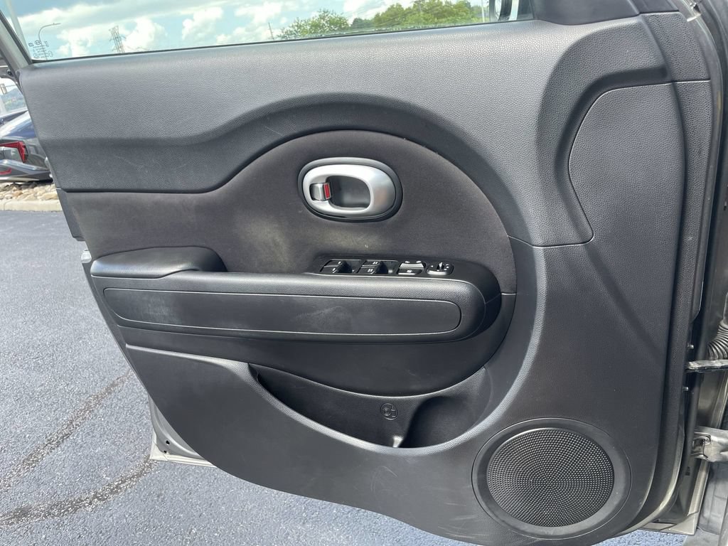 Used 2016 Kia Soul + FWD image 18