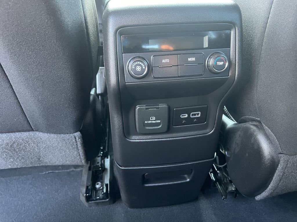 Used 2022 GMC Acadia SLE w/ Driver Convenience Package image 16