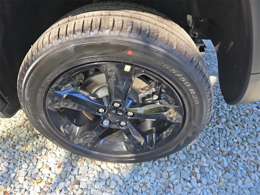 New 2025 Jeep Grand Cherokee L Limited w/ Black Appearance Package image 35