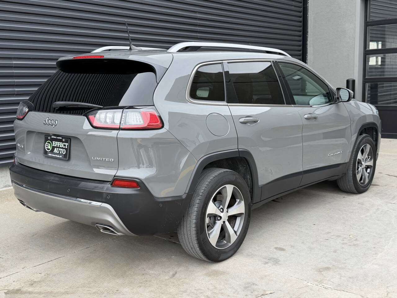 Used 2021 Jeep Cherokee Limited image 11