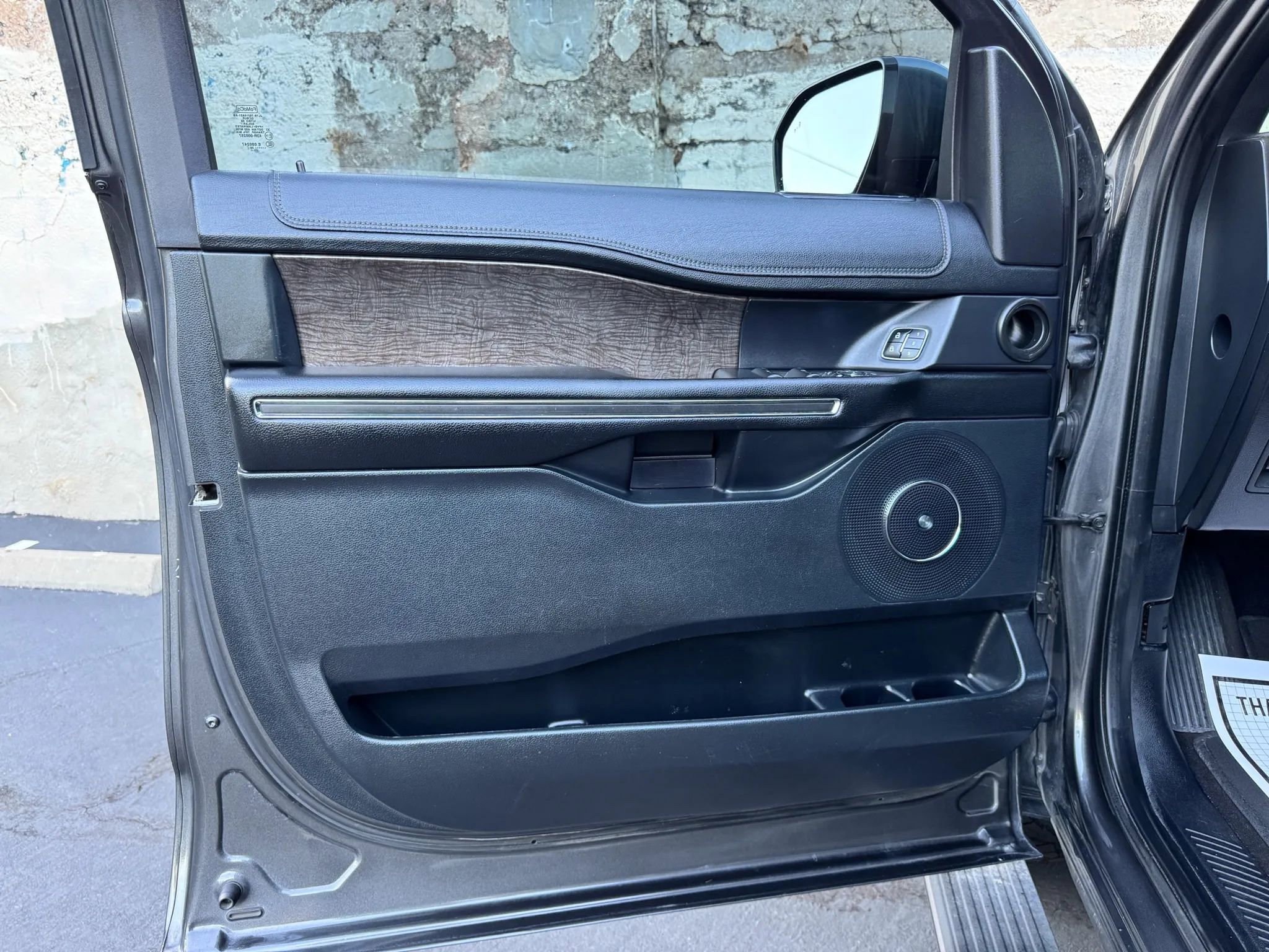 Used 2020 Ford Expedition Max Limited image 15