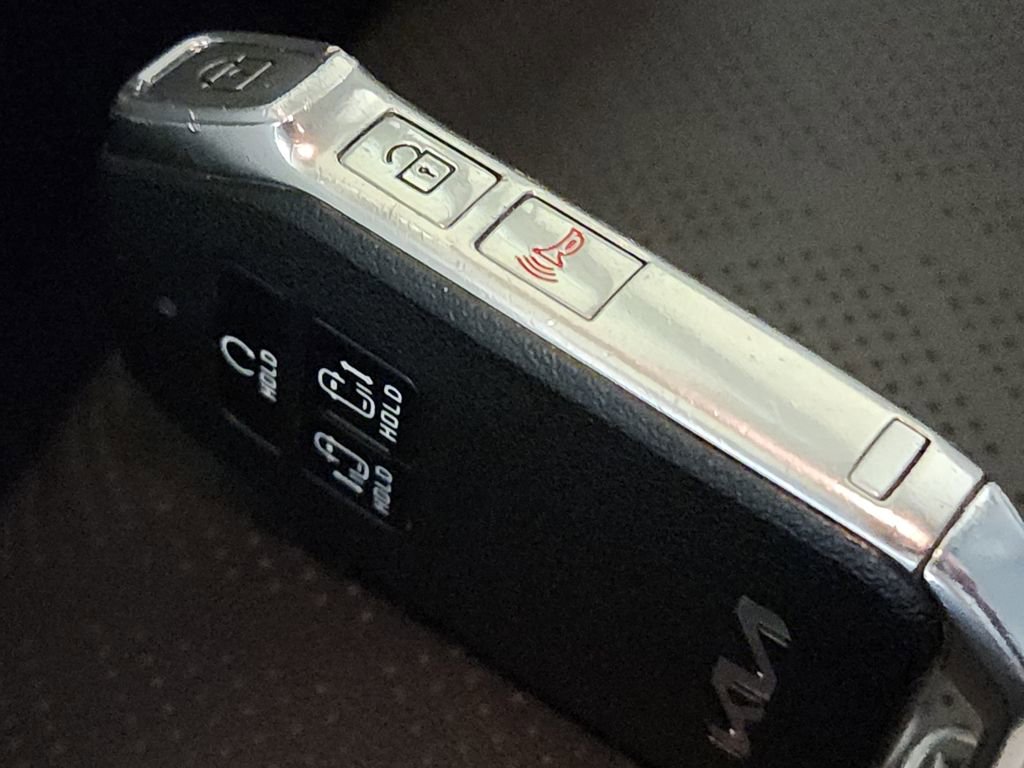 Certified 2024 Kia Carnival LX image 36