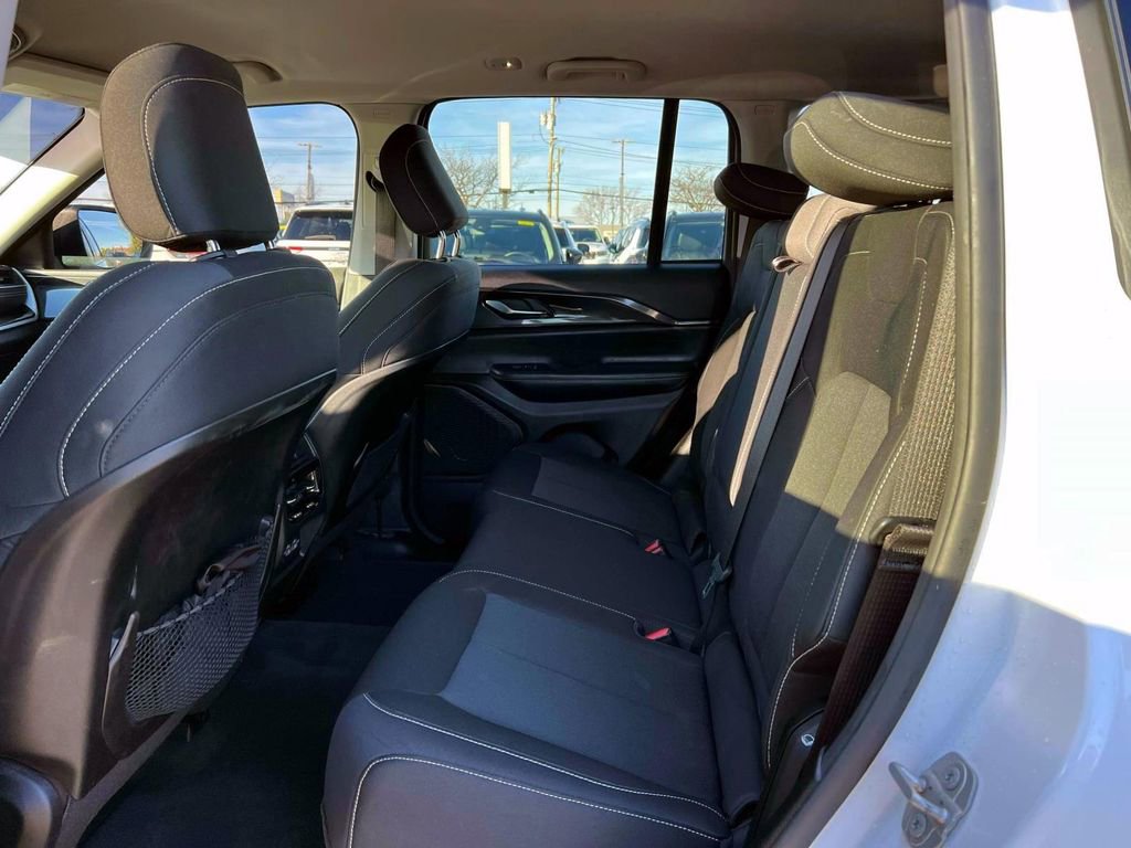 Certified 2023 Jeep Grand Cherokee Laredo w/ Luxury Tech Group I image 11