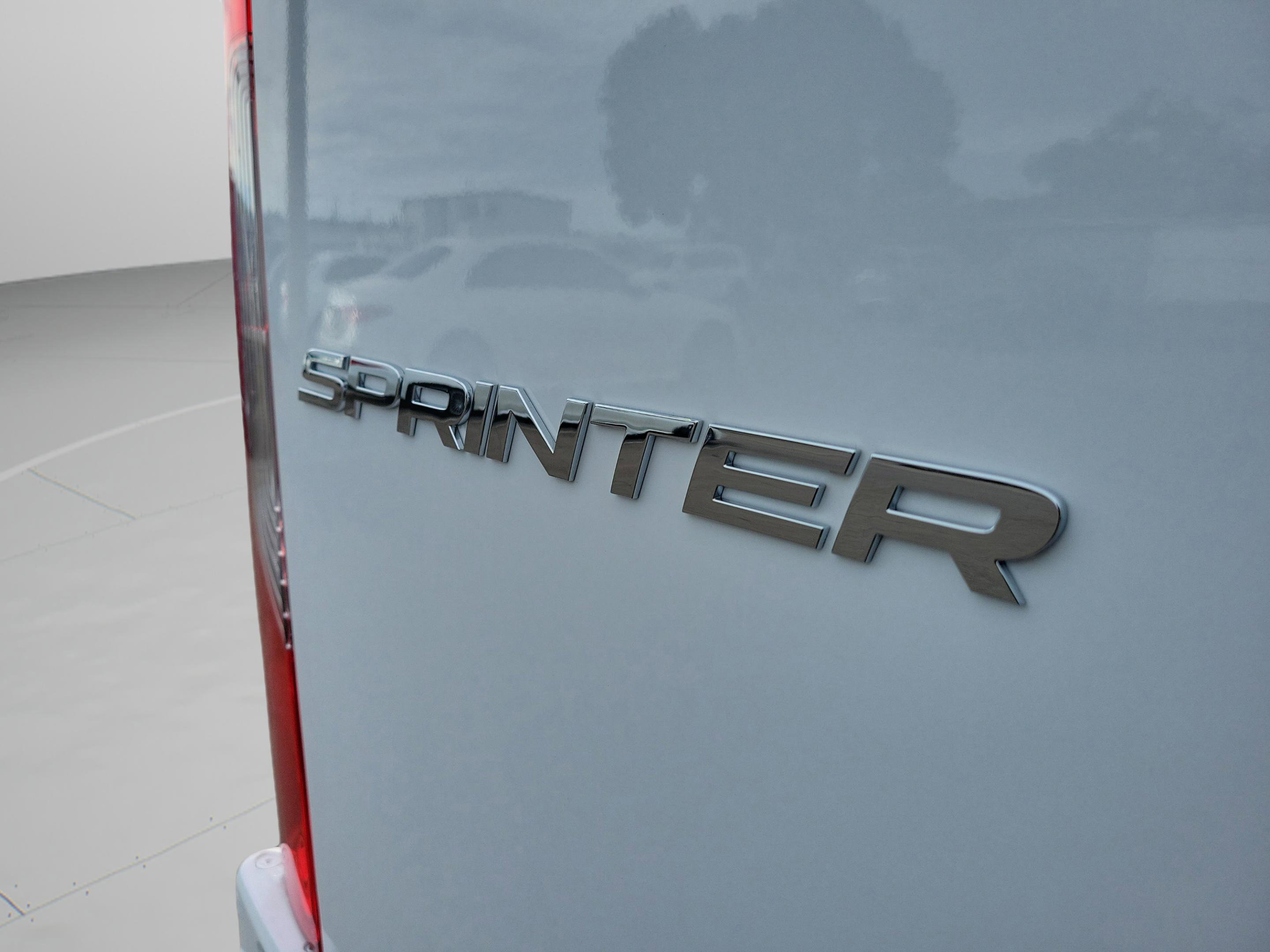 Used 2025 Mercedes-Benz Sprinter 2500 image 32