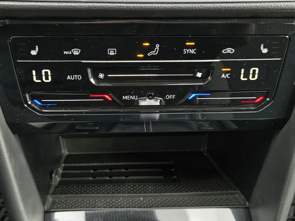 New 2027 Volkswagen Taos SE FWD image 17