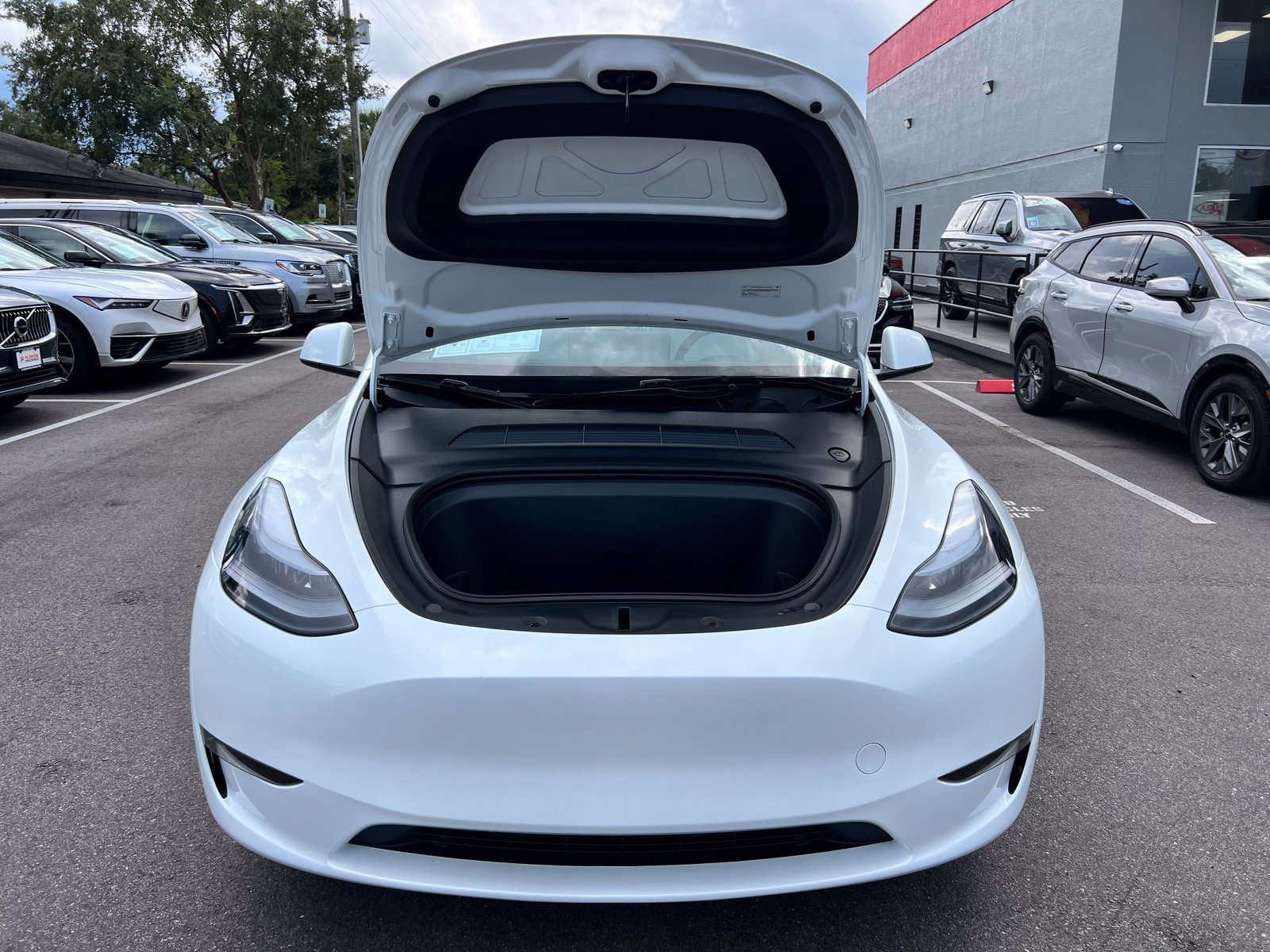 Used 2025 Tesla Model Y Long Range RWD image 16