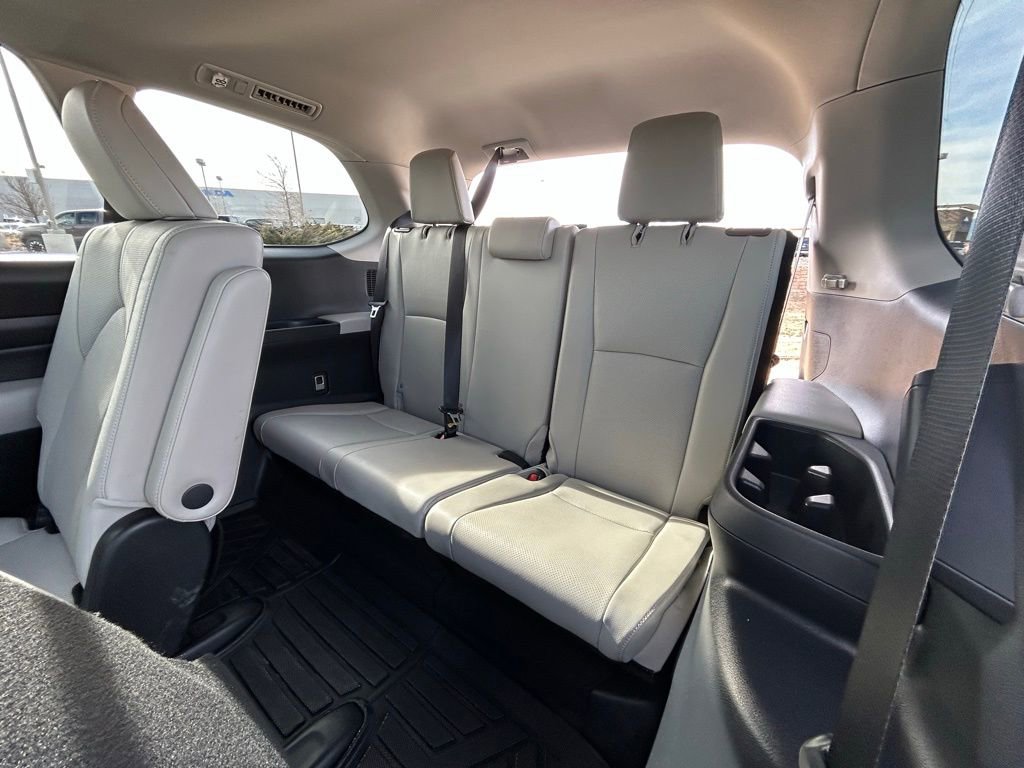Used 2024 Toyota Grand Highlander Limited image 28