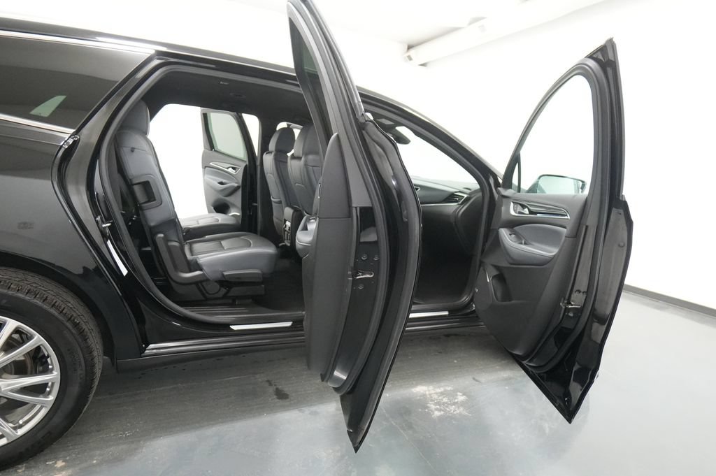 Used 2022 Buick Enclave Premium AWD/4WD image 30