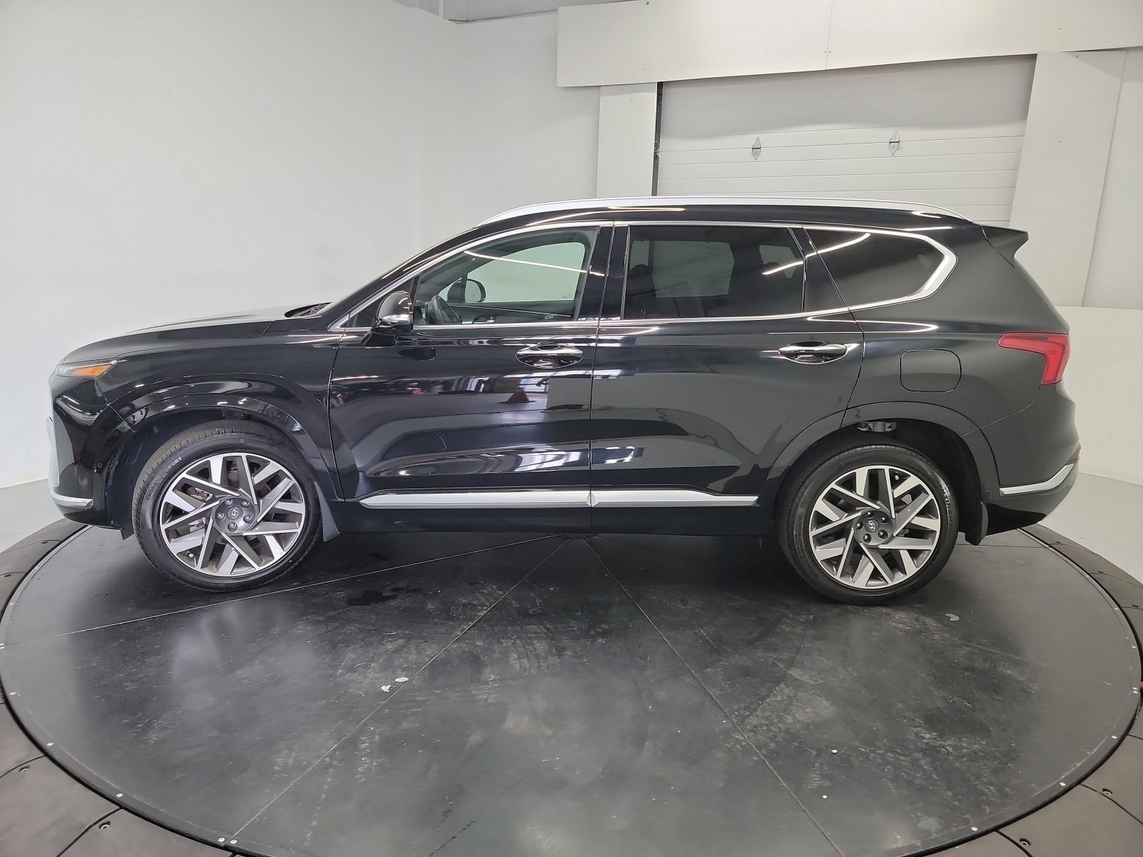 Used 2023 Hyundai Santa Fe Calligraphy w/ Cargo Package FWD image 4