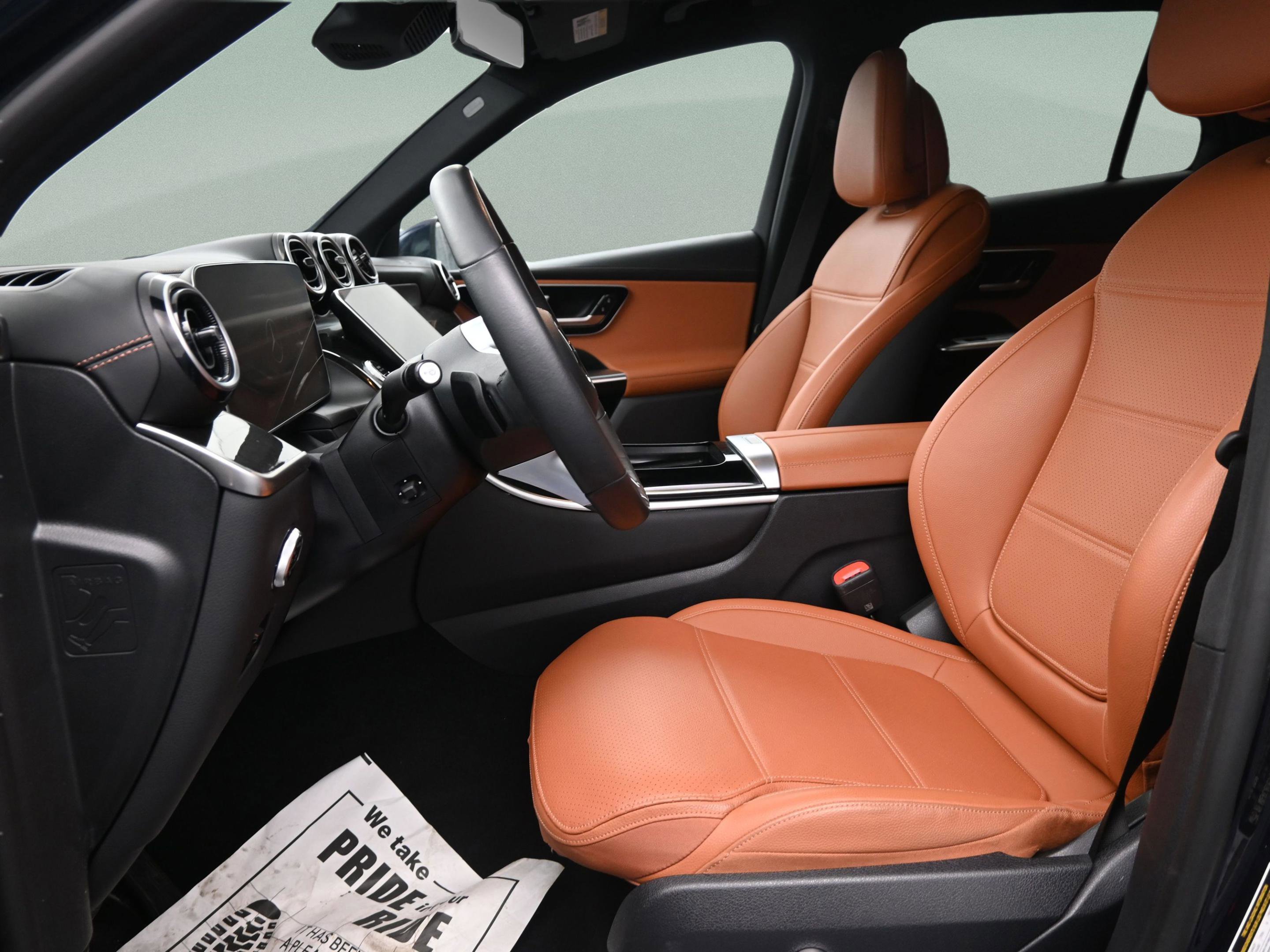 Used 2023 Mercedes-Benz GLC 300 4MATIC w/ Exclusive Trim Package image 17