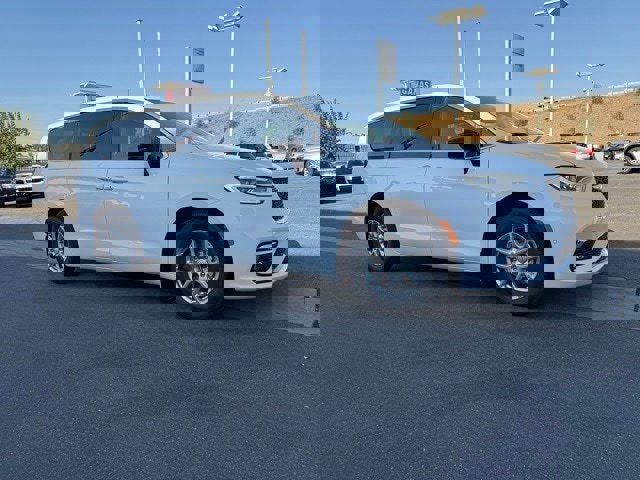 New 2026 Chrysler Pacifica Select image 8