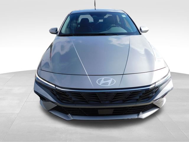 Used 2025 Hyundai Elantra SEL image 2