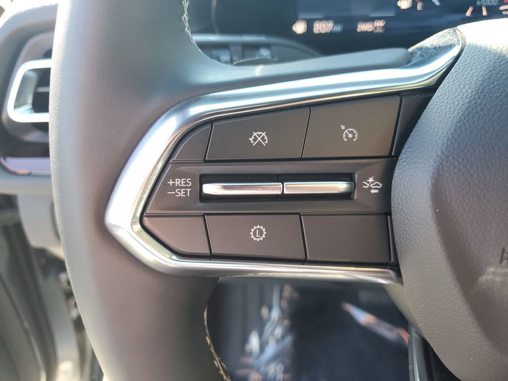 Used 2025 Chevrolet Traverse Z71 AWD/4WD image 31