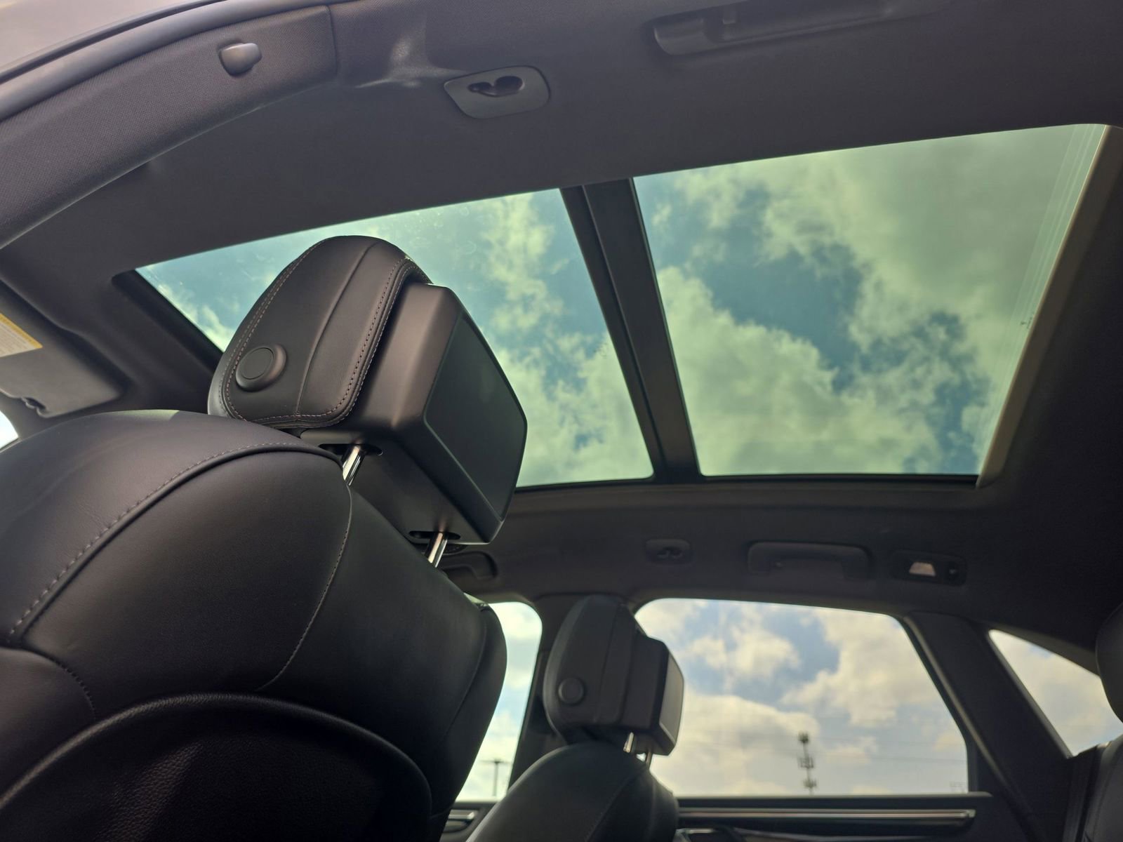 Certified 2023 Porsche Macan S image 22