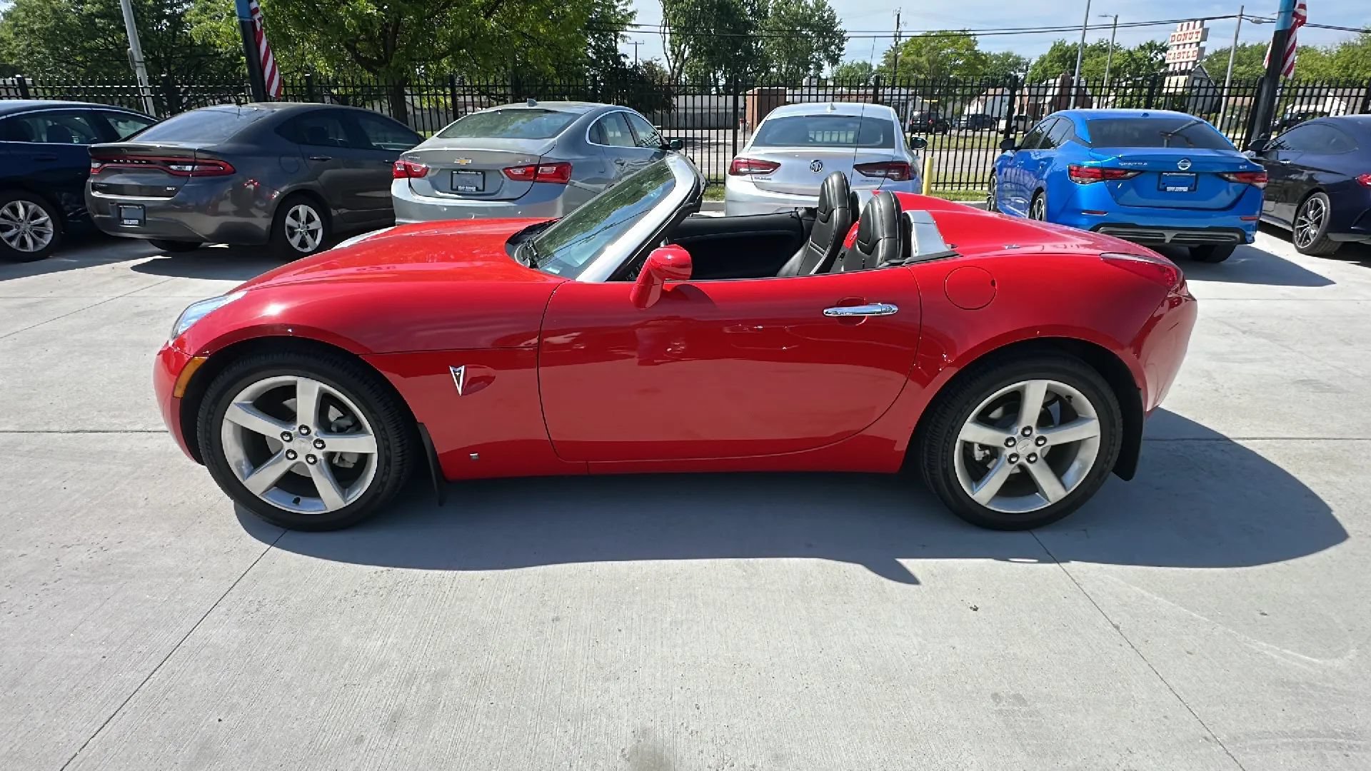 Used 2006 Pontiac Solstice Convertible w/ Premium Package RWD image 8