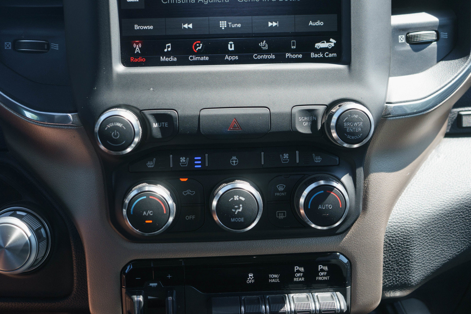 Used 2020 RAM 1500 Laramie AWD/4WD image 17