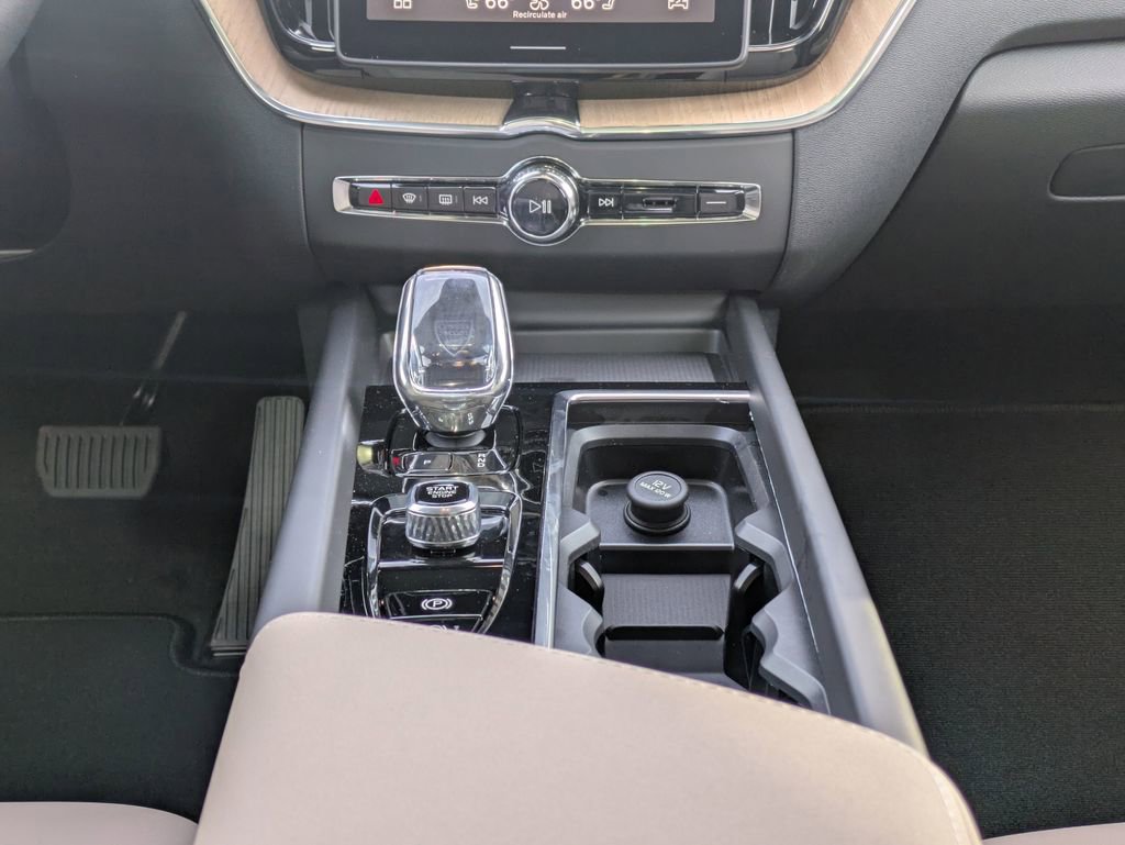 New 2026 Volvo XC60 T8 Core image 22
