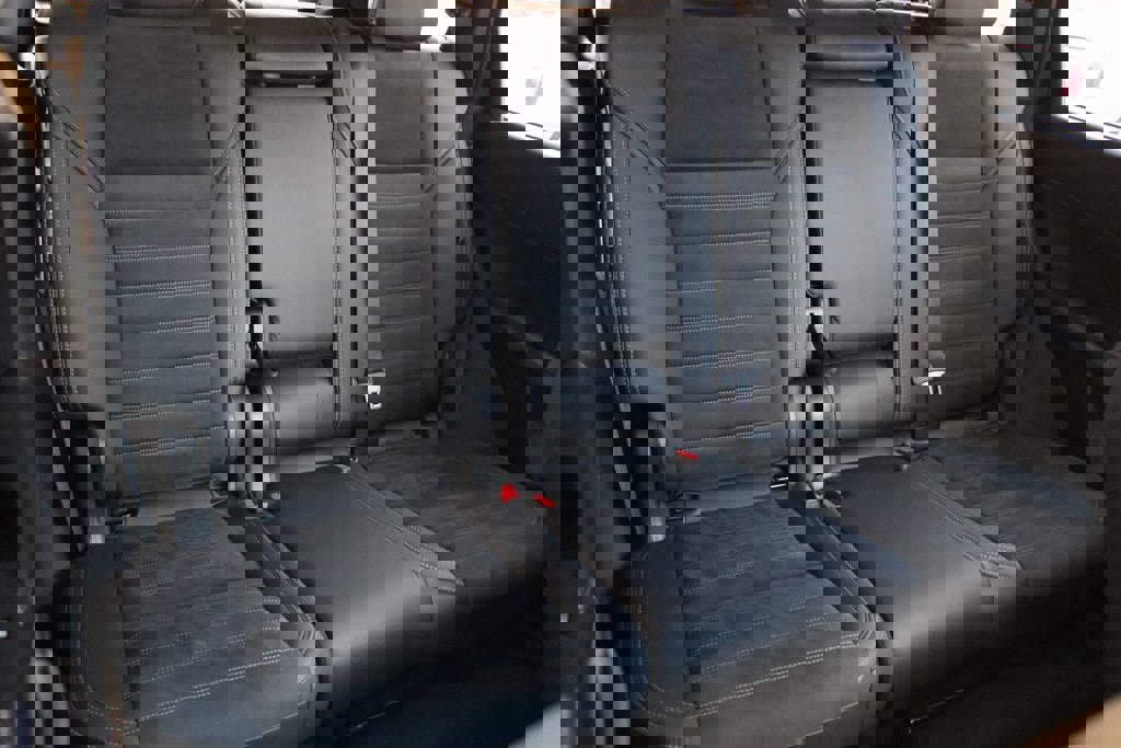 Used 2025 Mitsubishi Outlander SE image 24