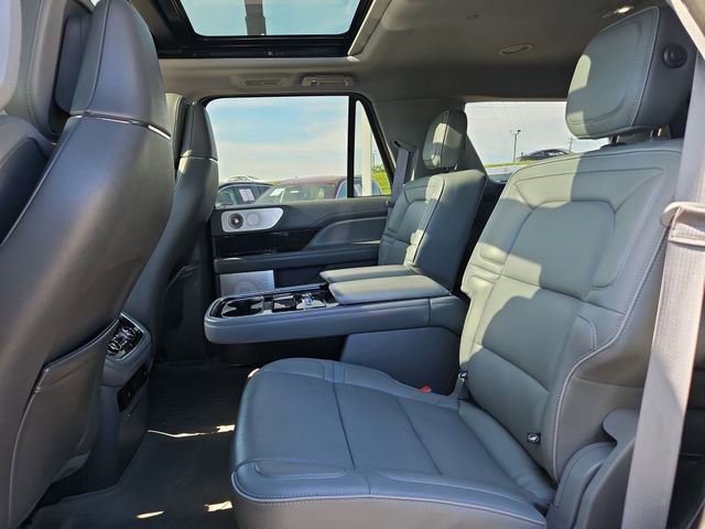 Used 2018 Lincoln Navigator Reserve w/ Technology Package AWD/4WD image 15