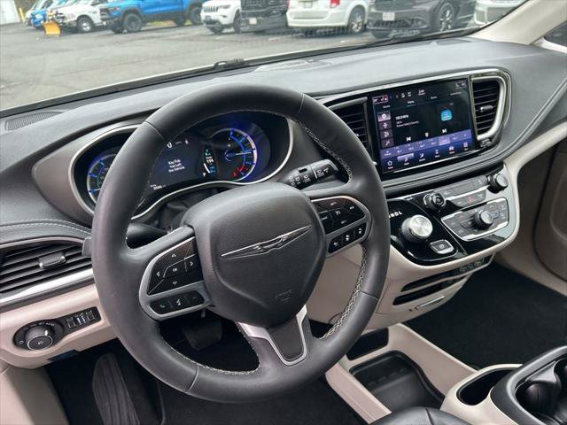 Certified 2022 Chrysler Pacifica Touring-L FWD image 33