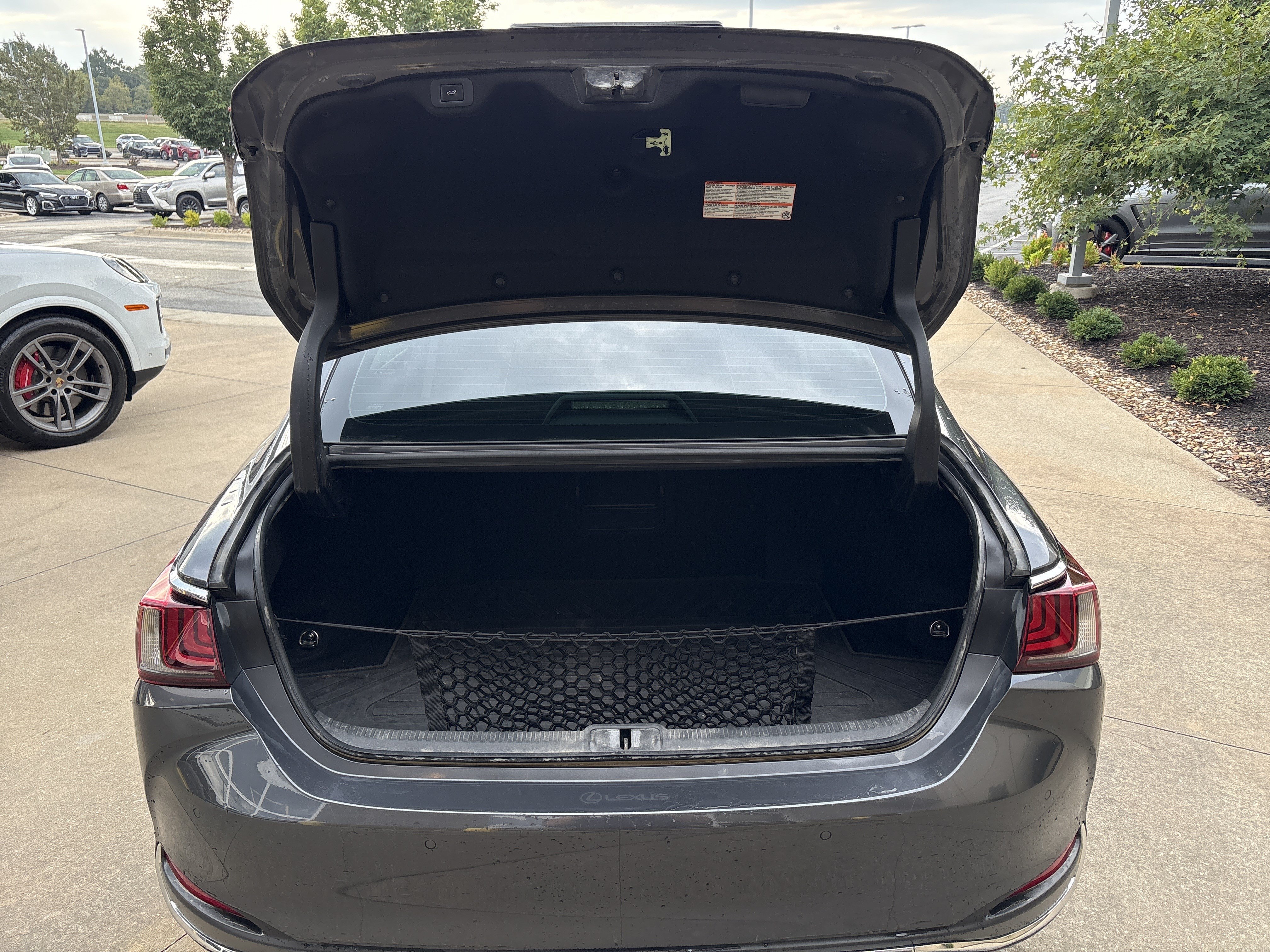 Certified 2022 Lexus ES 300h w/ Accessory Package 2 FWD image 32
