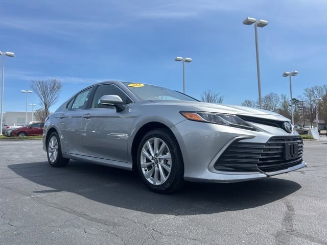 Used 2024 Toyota Camry LE image 3