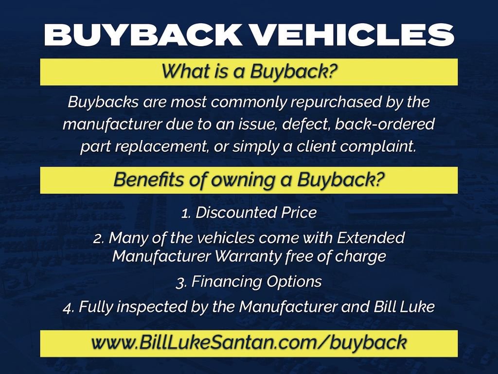 Used 2022 Chrysler Pacifica Pinnacle image 2