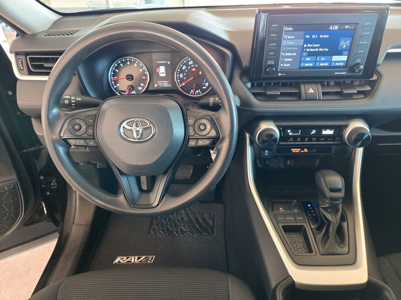 Used 2021 Toyota RAV4 LE image 10