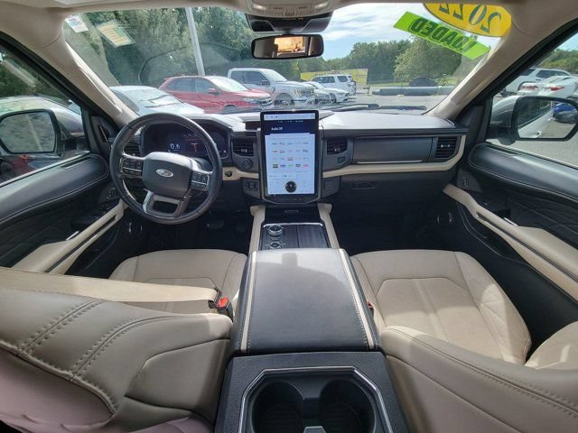 Used 2022 Ford Expedition Max Platinum AWD/4WD image 2