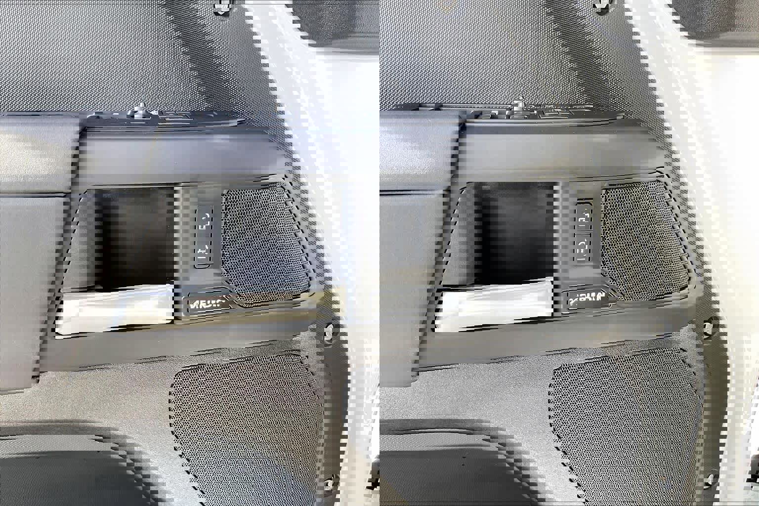 Used 2025 Land Rover Defender 110 S image 34