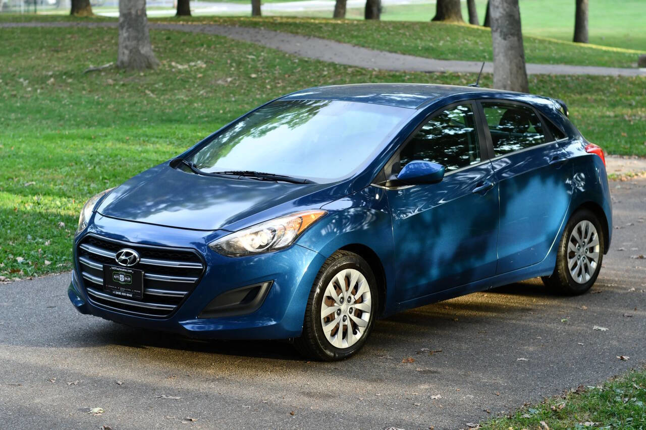 Used 2016 Hyundai Elantra GT image 3