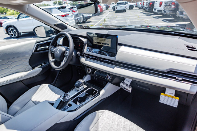 New 2025 Mitsubishi Outlander AWD image 17