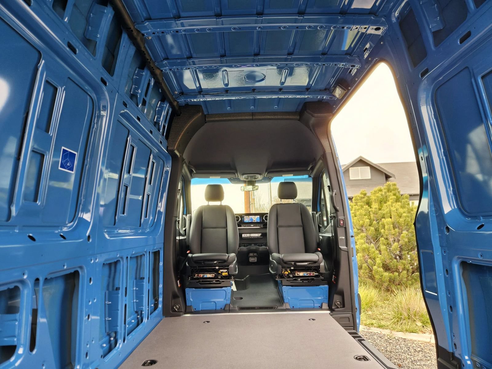 Used 2025 Mercedes-Benz Sprinter 2500 image 24