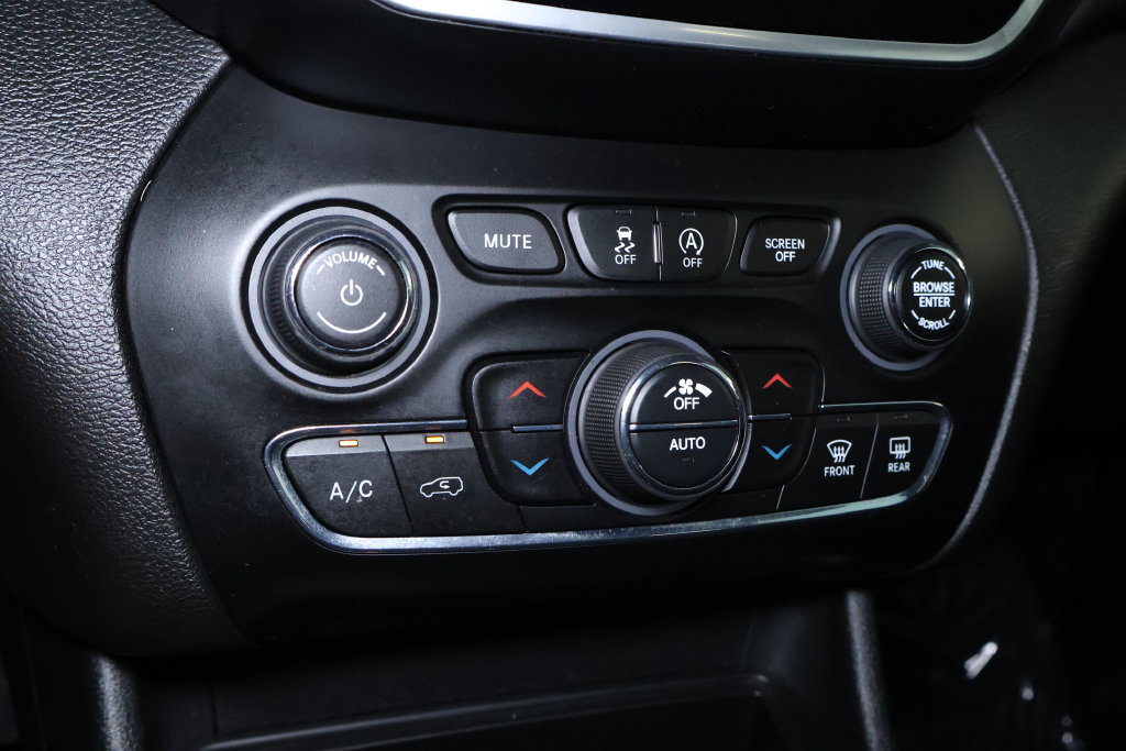 Used 2019 Jeep Cherokee Limited AWD/4WD image 34
