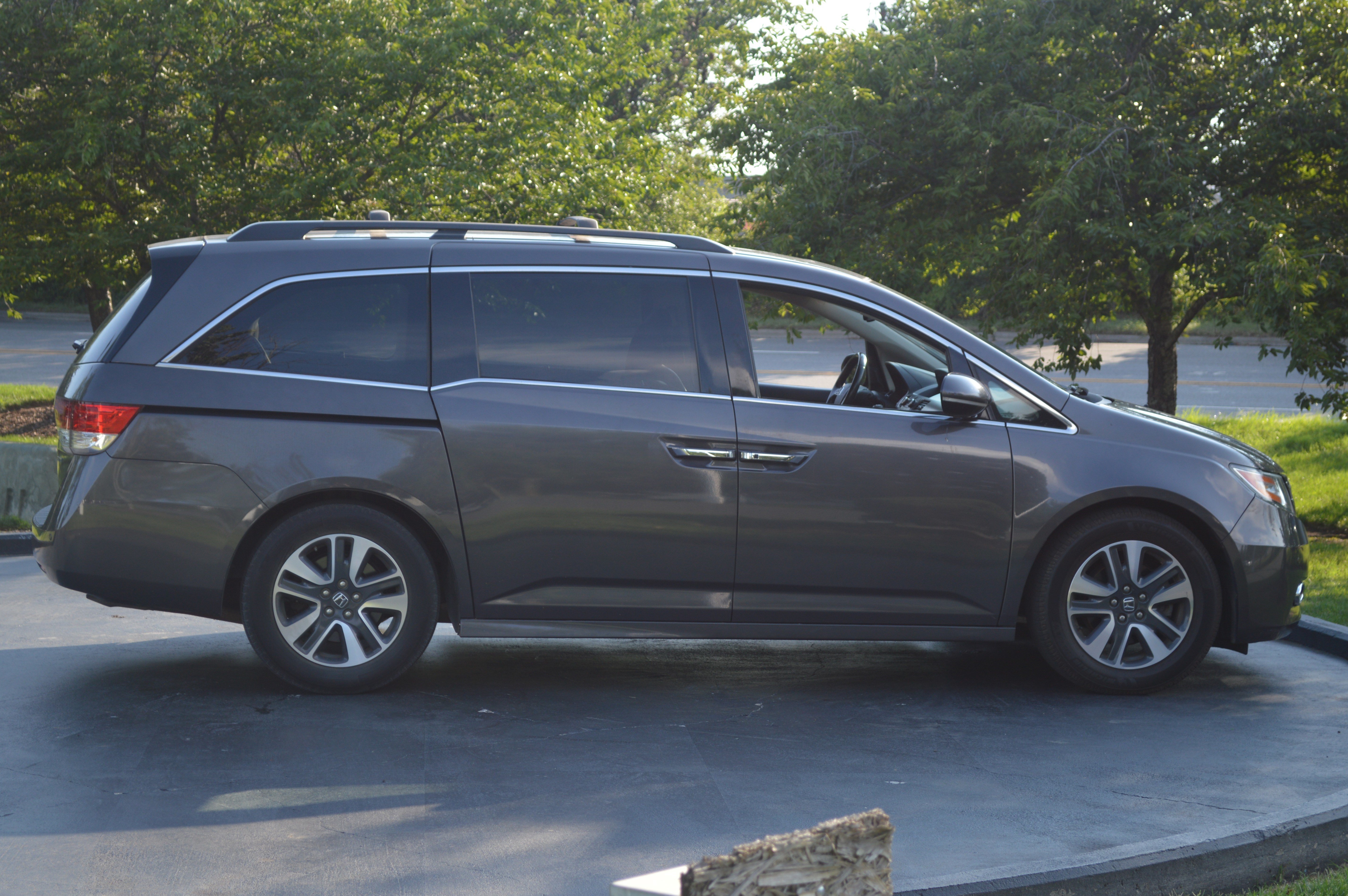 Used 2016 Honda Odyssey Touring Elite image 12