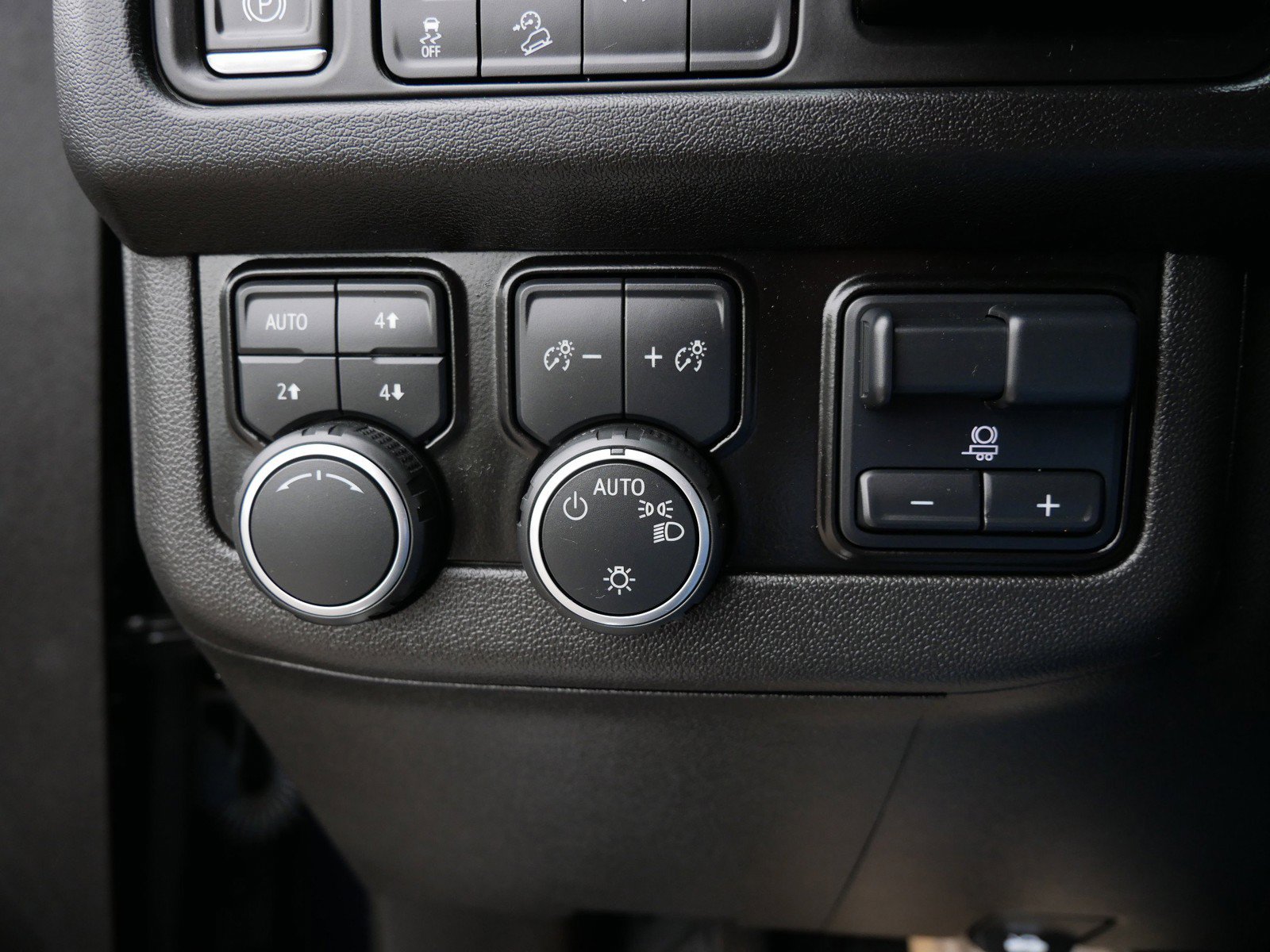Used 2021 Chevrolet Tahoe Premier w/ Premium Package AWD/4WD image 32