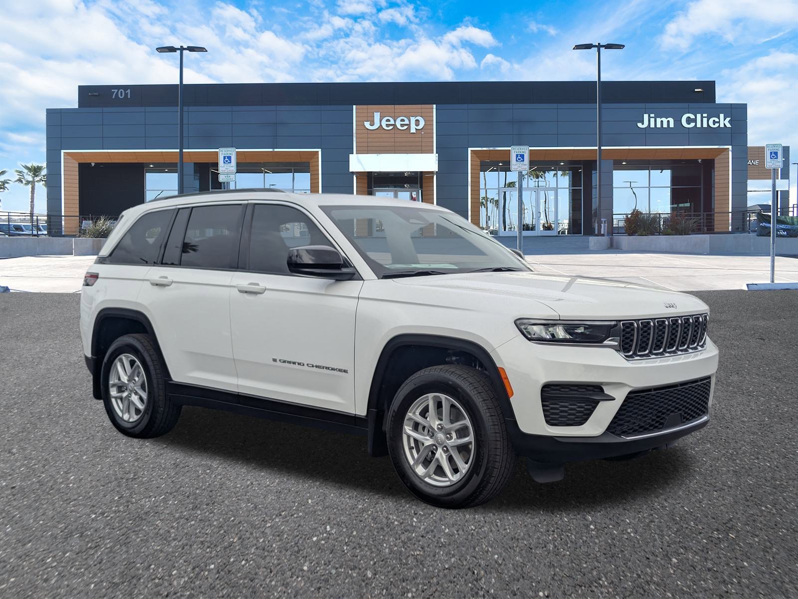 New 2025 Jeep Grand Cherokee Laredo X w/ Trailer Tow Package