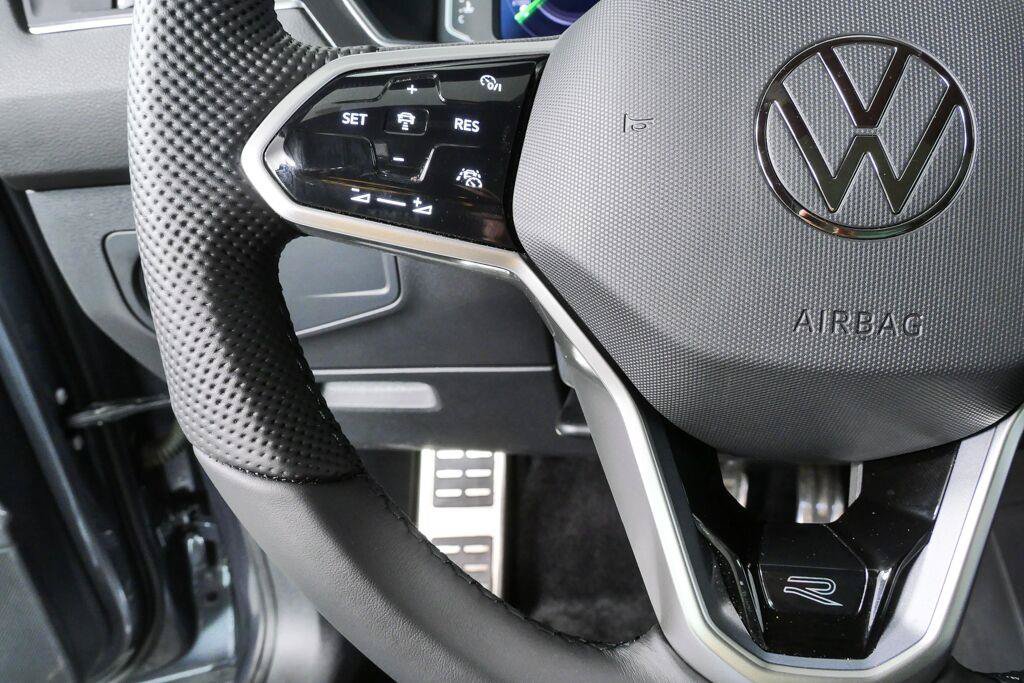 Used 2024 Volkswagen Tiguan SEL R-Line AWD/4WD image 10