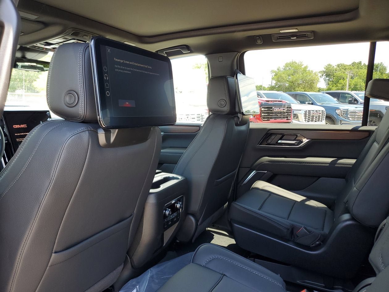 New 2026 GMC Yukon XL Denali w/ Denali Reserve Package AWD/4WD image 10