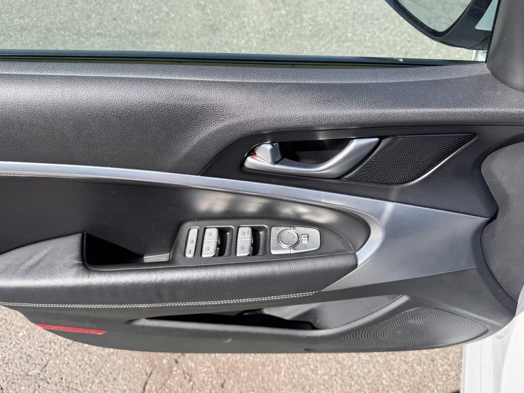 Used 2022 Genesis G70 2.0T AWD/4WD image 9