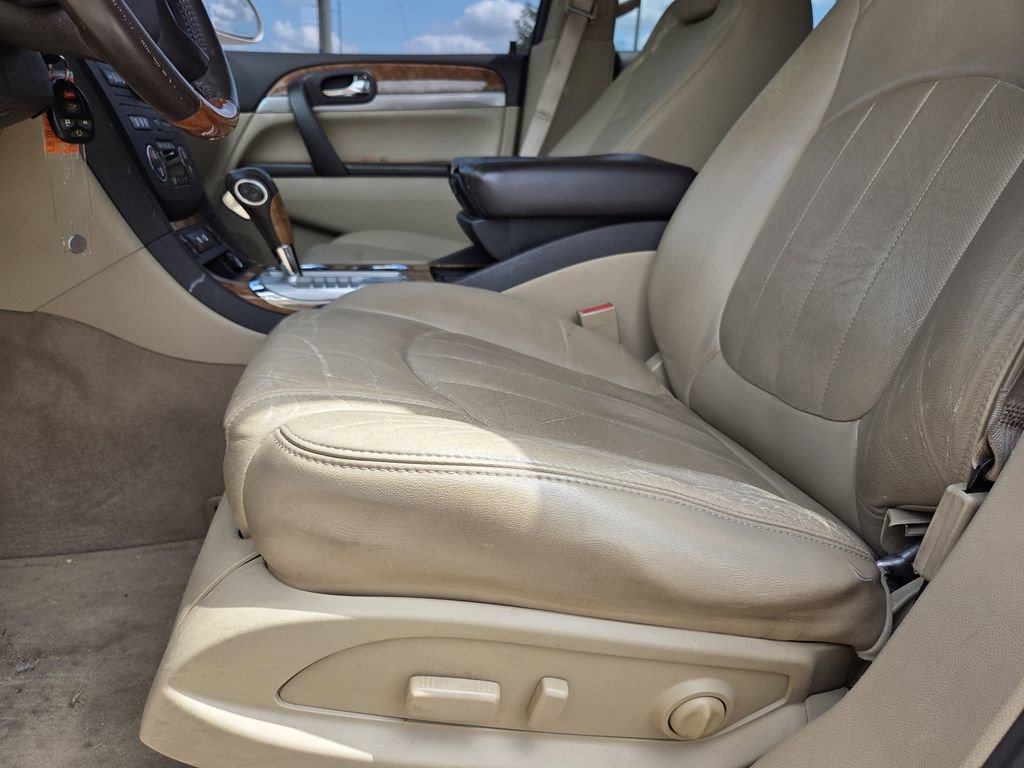Used 2011 Buick Enclave CXL image 12